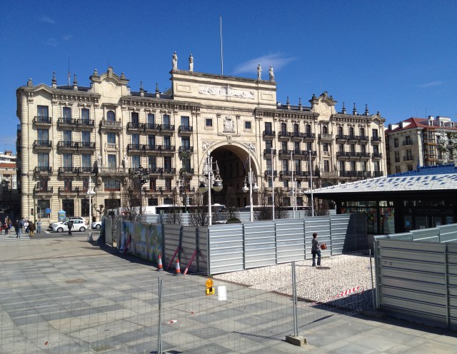Banco Santander looks onto the Botin Centre building site