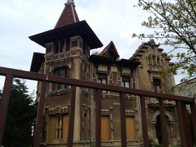 derelict house by de la Sierra in Santander